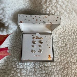 NIB Disney Minnie Mouse  Bowtiful ear studs